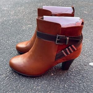 My soft ankle boots size 9.5 womens New